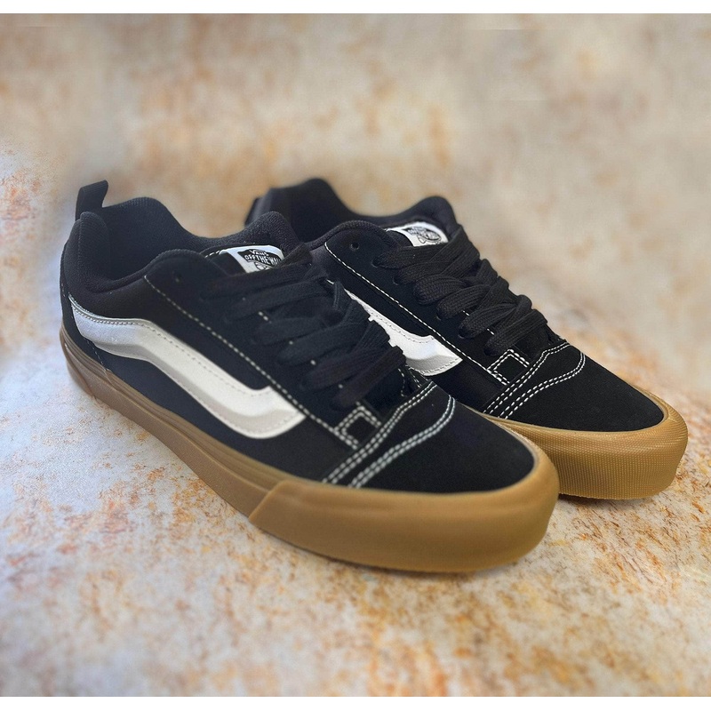Vans Knu Skool Shoes Black / Gum